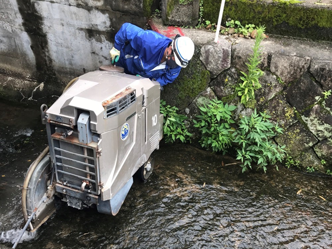 水路の切断工事の様子01